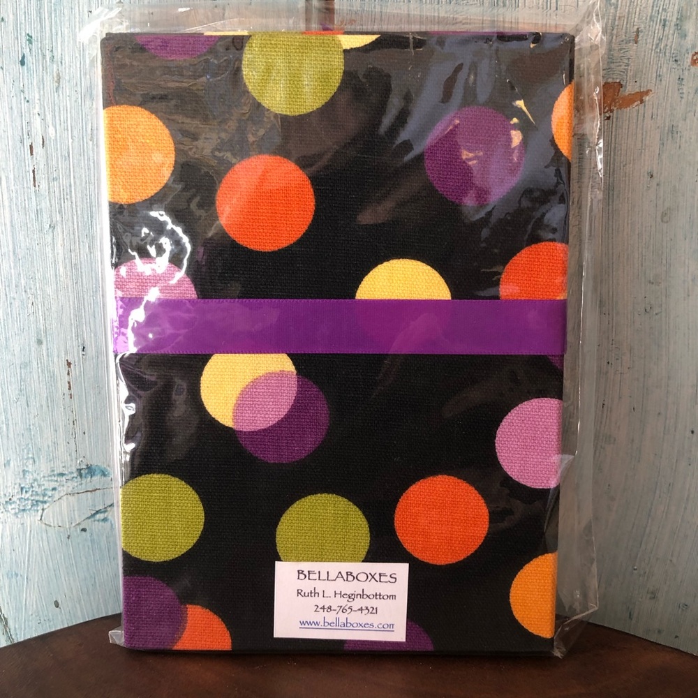Polka-dot, fold-out photo album to hold 6 of your favorite pics - Picture 6 of 6